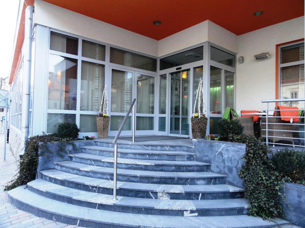 Hotel Bela Krajina เมทลิกา ภายนอก รูปภาพ